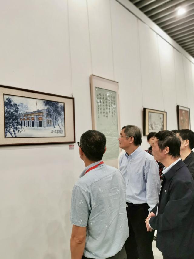 景德镇学院教师冯绍华教授精心创作瓷画作品，献礼党的百年华诞